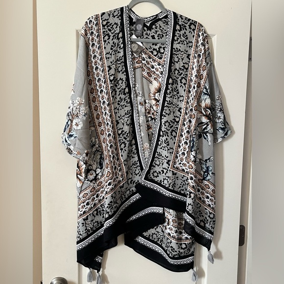NWT Vince Camuto Ruana Wrap, Rayon Women’s OS - Picture 7 of 16